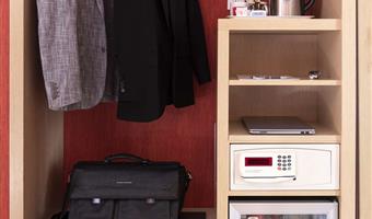 1 lit king size, non fumeur, chambre familiale, lits superposés, wi-fi gratuit, pc safe, bouilloire