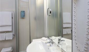 1 lit king size, non fumeur, chambre familiale, lits superposés, wi-fi gratuit, pc safe, bouilloire