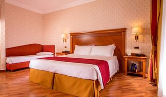 suite- 2 lits king size, chambre individuelle, deux chambres, deux balcons, 40 m²