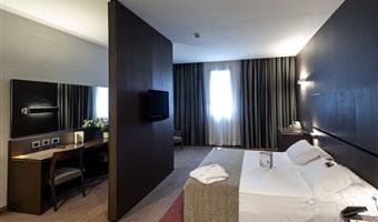 suite- 1 lit king size, salon, chambre(s)