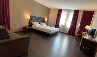 1 lit king size, double sofabed, chambre familiale