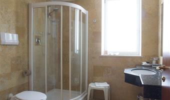 1 lit king size, double sofabed, chambre familiale