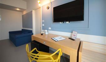 1 lit king size, 1 lit simple, chambre triple