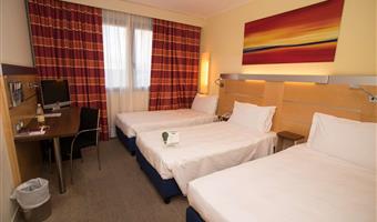 3 lits simples, chambre classique