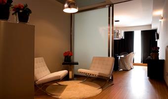 suite- 1 lit king size, non fumeur, whirlpool, terrasse privée, salle de conseil, lit rond, minibar