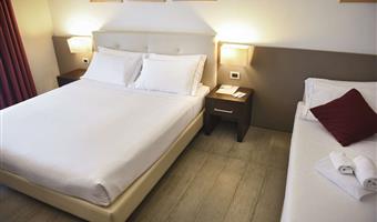 1 lit king size, chambre non fumeur, canapé-lit simple, chambre confort, télévision led 81 cm, patio