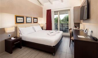 1 lit king size, chambre non fumeur, chambre confort, balcon, télévision led 81 cm