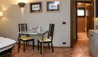 suite- 1 lit king size, non fumeur, bâtiment séparé, salon, double sofabed, 2 télévisions led 81 cm