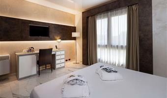 suite- 1 lit king size, non fumeur, bâtiment séparé, salon, double sofabed, 2 télévisions led 81 cm