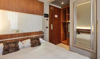 1 lit double, chambre standard :, lit (taille française) 140 cm