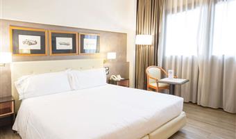 1 lit king size, non fumeur, chambre à petit prix, rez-de-chaussée, piscine non incluse dans le tarif