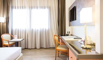 1 lit king size, non fumeur, chambre à petit prix, rez-de-chaussée, piscine non incluse dans le tarif