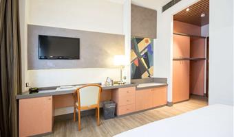 1 lit king size, non fumeur, chambre à petit prix, rez-de-chaussée, piscine non incluse dans le tarif