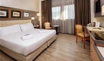 1 lit king size, non fumeur, chambre à petit prix, rez-de-chaussée, piscine non incluse dans le tarif