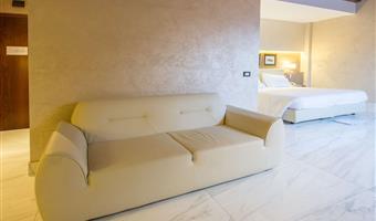 1 lit king size 1 lit simple, non fumeur, junior suite, coin salon