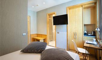 lit (taille française) 140 cm, non fumeur