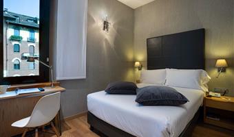 lit (taille française) 140 cm, non fumeur