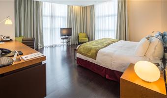 suite- 1 lit king size, 2 chambres communicantes, deux salles de bains, deux canapés-lits doubles
