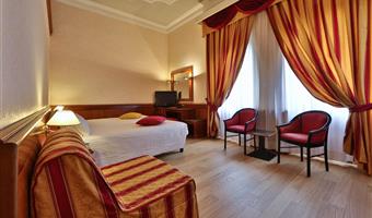 1 lit queen size et 1 lit simple, chambre superieure, salon, wi-fi haut débit, coffre-fort, bouilloire