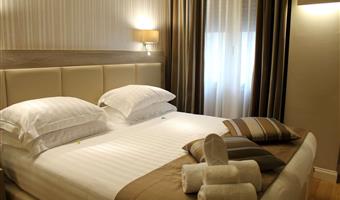 1 lit king size, chambre confort, wi-fi haut débit, coffre-fort, bouilloire