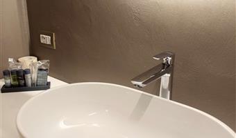 1 lit king size, chambre confort, canapé-lit une personne, wi-fi haut débit, coffre-fort, bouilloire