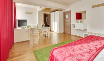 1 lit king size 1 lit simple, chambre confort, parquet