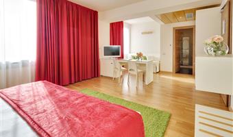 1 lit king size 1 lit simple, chambre confort, parquet