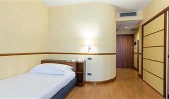 1 lit simple, chambre classique, salle de bains accessible aux personnes à mobilité réduite