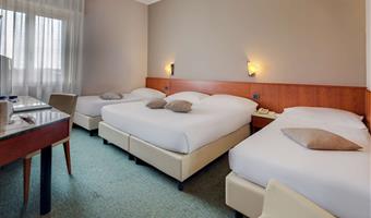 1 lit queen size, 2 lits simples, chambre familiale