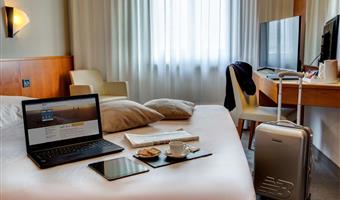 1 lit double, taille française, chambre à petit prix