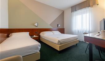 1 lit queen size et 1 lit simple, chambre classique