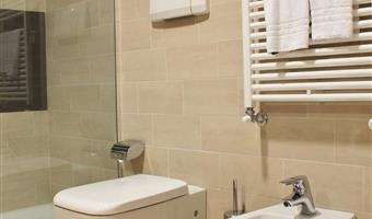 2 lits simples, chambre standard, télévision à écran plat, wi-fi, avec air-conditionné, cafetière