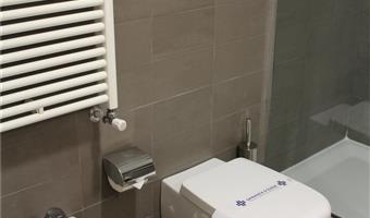 1 lit queen size, non fumeur, chambre supérieure, balcon, télévision connectée, garage gratuit, cafetière