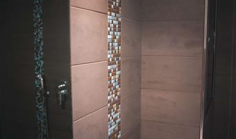 1 lit queen size, chambre confort, premier étage, télévision à écran plat, fauteuil, cafetière