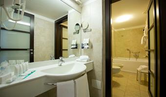 1 lit king size, 1 canapé-lit queen size, chambre familiale, grande chambre, 36 m² avec mezzanine, chaînes sky, wi-fi, cafetière/théière, chambres non-fumeurs