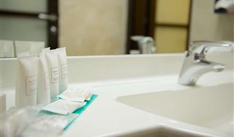 1 lit king size, 1 canapé-lit queen size, chambre familiale, grande chambre, 36 m² avec mezzanine, chaînes sky, wi-fi, cafetière/théière, chambres non-fumeurs