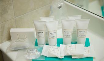 1 lit king size, 1 canapé-lit queen size, chambre familiale, grande chambre, 36 m² avec mezzanine, chaînes sky, wi-fi, cafetière/théière, chambres non-fumeurs