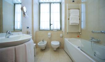 1 lit queen size et 1 lit simple, chambre triple standard, 3 lits simples sur demande, 20 m², chaînes sky, wi-fi, cafetière/théière, chambres non-fumeurs