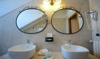 1 lit king size, non fumeur, chambre deluxe, peignoir et chaussons