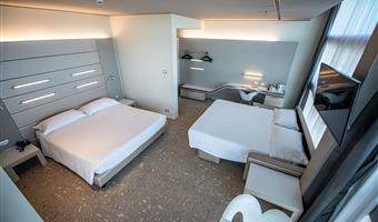 1 lit queen-size et 1 lit simple, chambre comfort, 30 m², chambre non-fumeurs, insonorisation, wi-fi