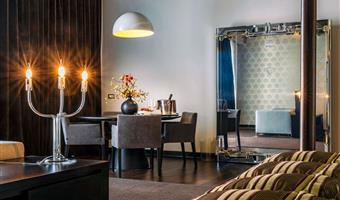1 lit king size, suite, penthouse, canapé-lit, lit à baldaquin, coin salle à manger, wi-fi