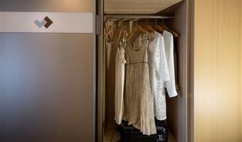 1 lit king size, chambre standard :, lits jumeaux sur demande, wi-fi, fenêtres insonorisées, coffre-fort