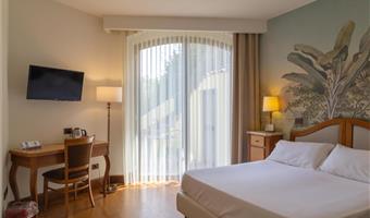 1 lit queen size et 1 lit simple, chambre standard :