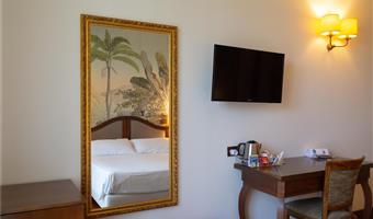 1 lit queen size et 1 lit simple, chambre standard :