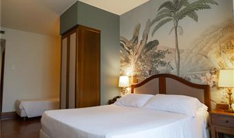 1 lit queen size et 1 lit simple, chambre standard :