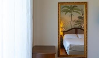 1 lit queen size et 1 lit simple, chambre standard :