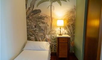 1 lit queen size et 1 lit simple, chambre standard :