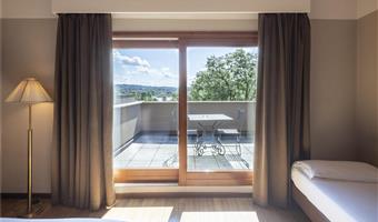 1 lit queen size, non fumeur, chambre supérieure, balcon, vue sur le lac, garage gratuit, accès gratuit au spa