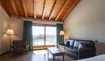 1 lit queen size, non fumeur, junior suite, canapé-lit, balcon, garage gratuit, accès gratuit au spa