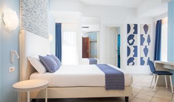 1 lit queen size, non fumeur, chambre superieure, vue sur la mer, balcon